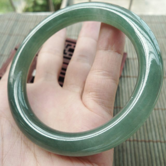 A货翡翠冰油满绿圆条手镯55.8mm图10