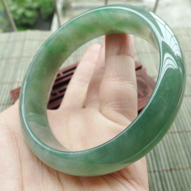 A货翡翠水润满绿正装手镯57.2mm图6