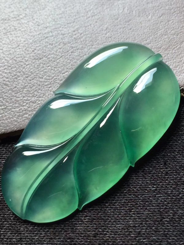 玻璃种晴绿叶子 翡翠挂件 尺寸35.8*19.5*3.5图4