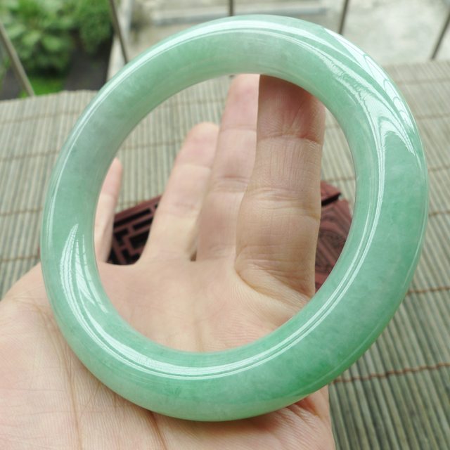 糯冰细腻满绿圆条翡翠手镯56.8mm图1