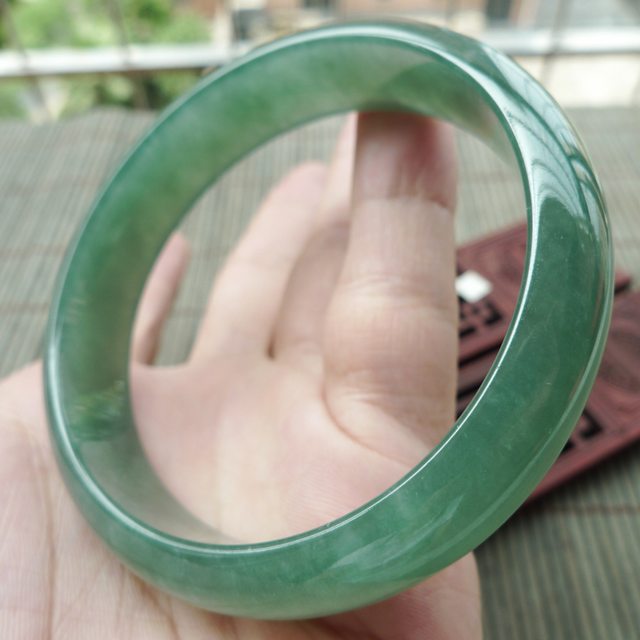 A货翡翠手镯  冰油满绿正装手镯57.3mm图5