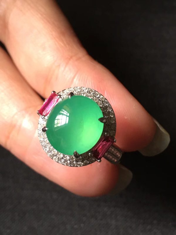 10.5*10.5寸高冰綠燈泡 翡翠戒指