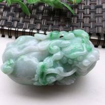 糯冰飘绿霸王貔貅翡翠手把件