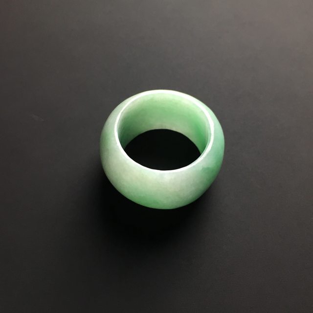 冰糯种阳绿 翡翠戒指 内径16.5 宽12 壁厚4毫米图6