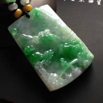 巧雕带色悠然自然 翡翠吊坠 尺寸60-38-9mm