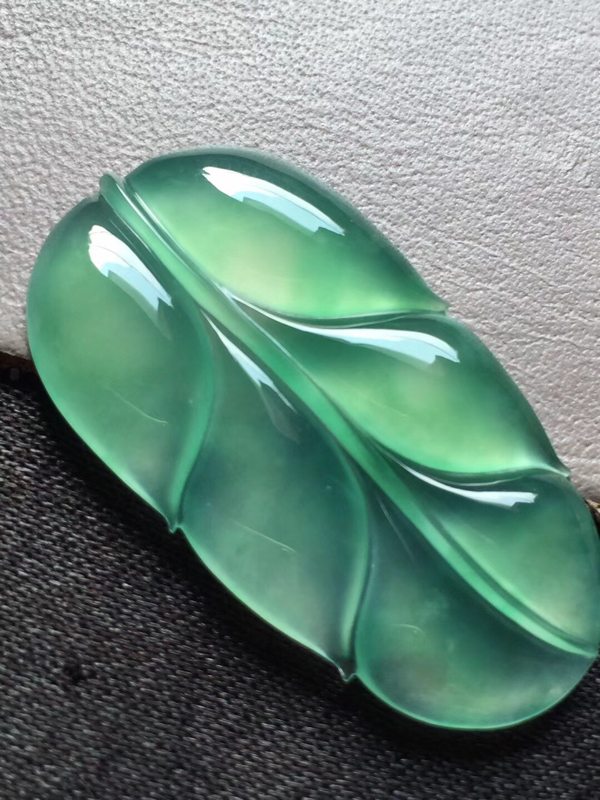 玻璃种晴绿叶子 翡翠挂件 尺寸35.8*19.5*3.5图1