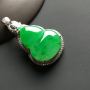 冰种阳绿 葫芦翡翠吊坠 白金真钻镶嵌 尺寸34-22-9毫米
