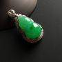 冰种阳绿 葫芦翡翠吊坠 白金镶嵌 整体尺寸31-19-13.5毫米