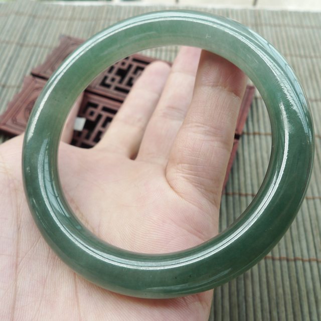 A货翡翠冰油满绿圆条手镯55.8mm图4