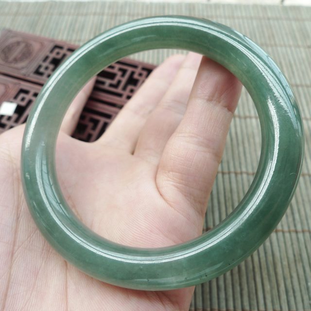 A货翡翠冰油满绿圆条手镯55.8mm图3