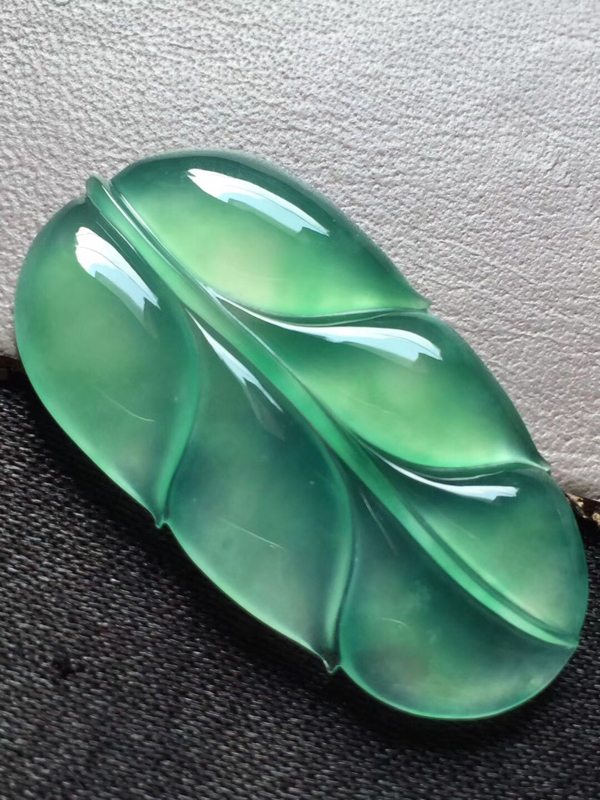 玻璃种晴绿叶子 翡翠挂件 尺寸35.8*19.5*3.5图2