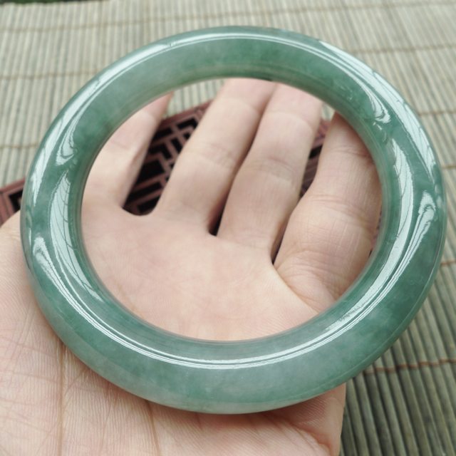 水润满绿圆条翡翠手镯55.3mm图11