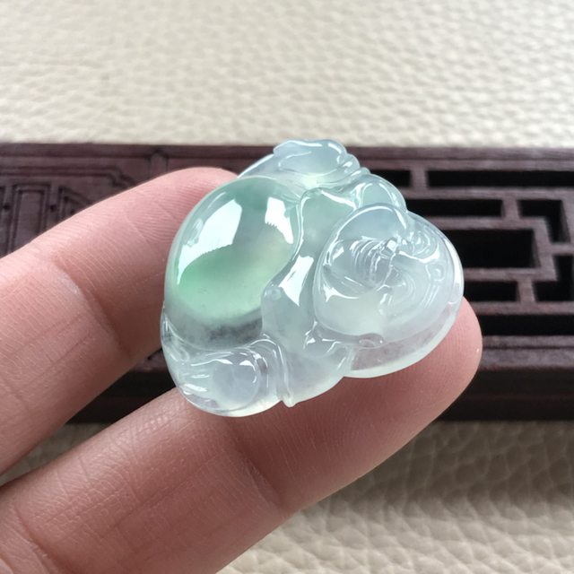 冰種飄綠花笑佛翡翠吊墜圖10