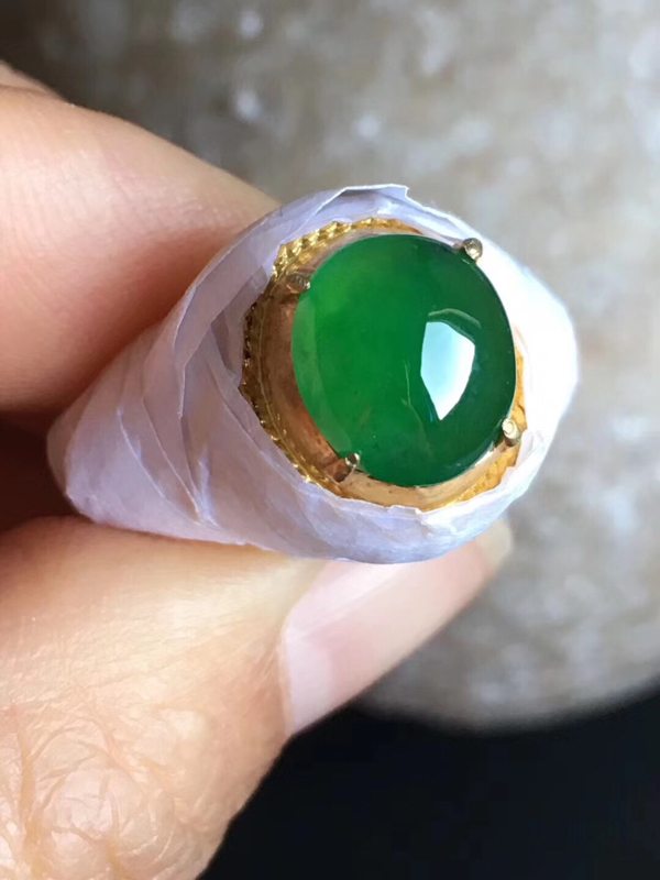 10.2-8.5-4.6寸老坑冰种正阳绿色 缅甸天然翡翠戒指