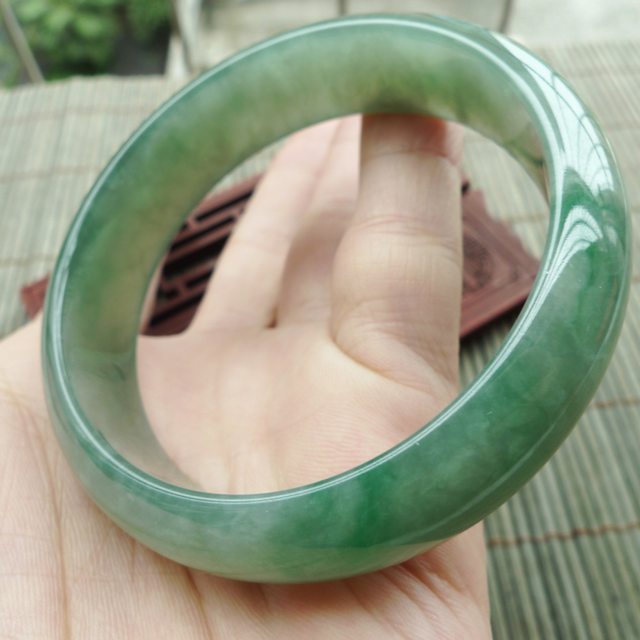 A货翡翠水润满绿正装手镯57.2mm图9