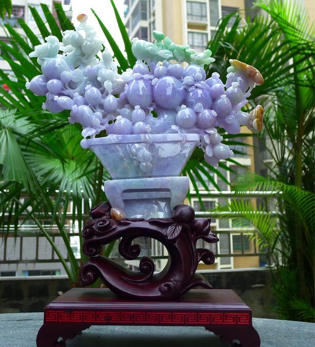 紫羅蘭翡翠花籃擺件 檀木底座