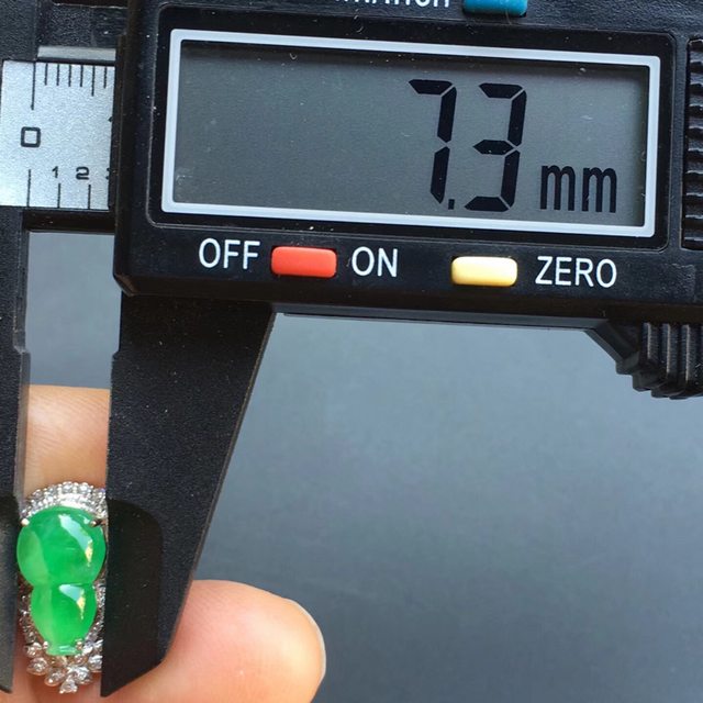 冰种阳绿 18k金镶嵌葫芦戒指大小11.5*7.3*5mm图7