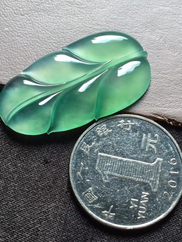 玻璃种晴绿叶子 翡翠挂件 尺寸35.8*19.5*3.5图5