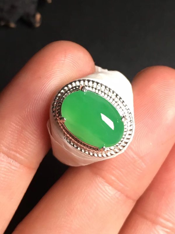 12.2-8.6-4.3mm冰阳绿 缅甸天然翡翠戒指