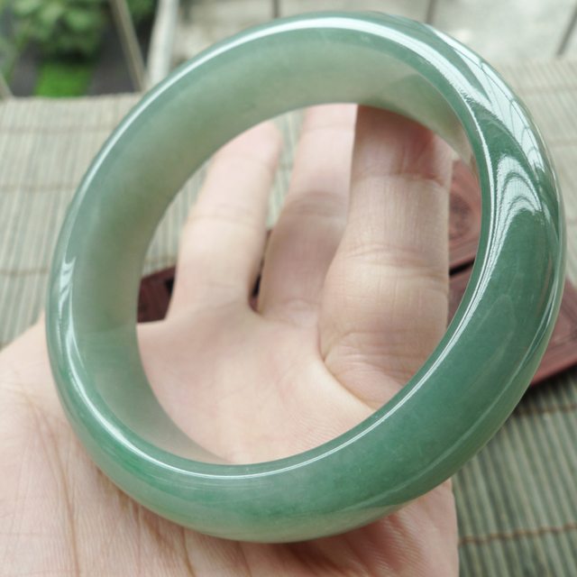 A货翡翠手镯 水润满绿正装手镯54.5mm图5