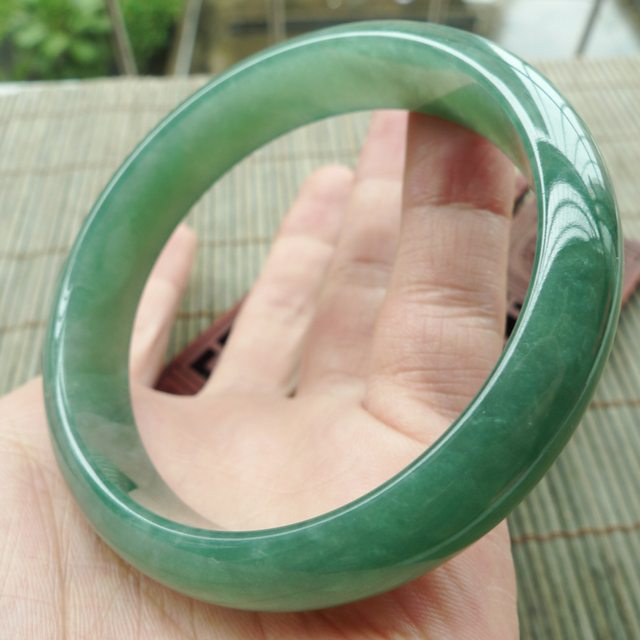 A货翡翠手镯 冰润满绿正装手镯57.4mm图6