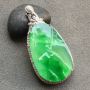 冰种阳绿山水牌 翡翠吊坠 裸石大小：31.8*20.3*3mm