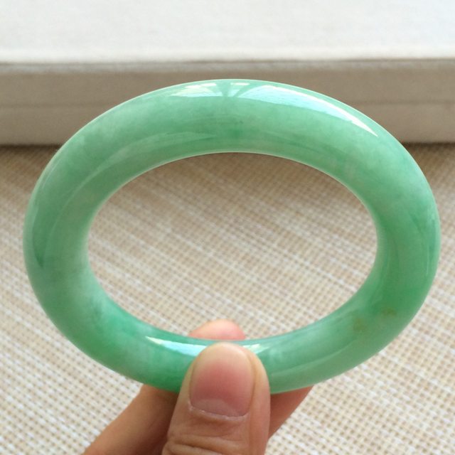 冰种满绿翡翠手镯  缅甸天然翡翠圆条手镯 尺寸：53.7寸图4