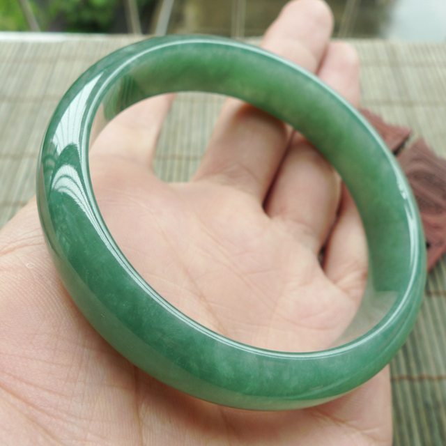 A货翡翠手镯 冰润满绿正装手镯57.4mm图10