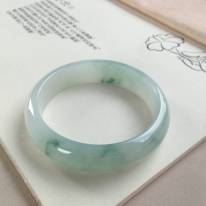 58糯种飘绿花正圈翡翠手镯
