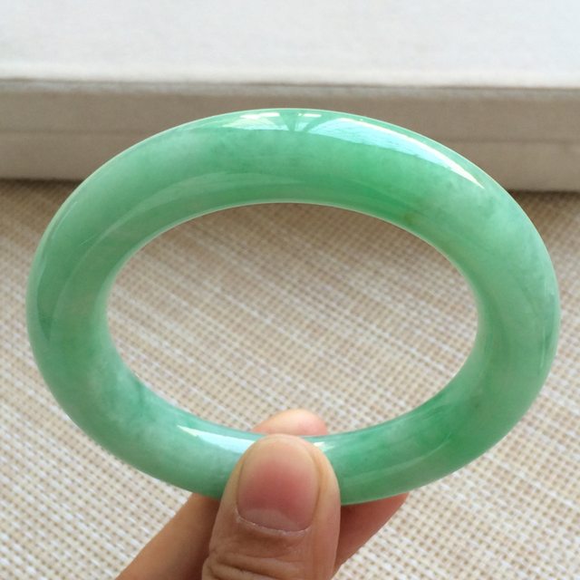 冰种满绿翡翠手镯  缅甸天然翡翠圆条手镯 尺寸：53.7寸图3