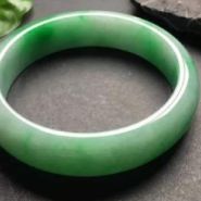 如何判断玉镯的好坏 玉镯鉴定