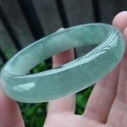 玉手镯冰种和冰糯种的区别 价格对比