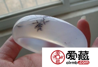染色玉髓手鐲怎樣鑒別 染色玉髓手鐲特點(diǎn) 染色玉髓手鐲怎樣鑒別 染色玉髓手鐲特點(diǎn)