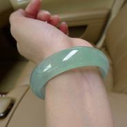 玉手鐲哪家珠寶店好 購(gòu)買(mǎi)玉手鐲有什么講究