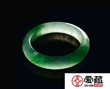 玉髓和翡翠哪个养人 如何鉴别真伪