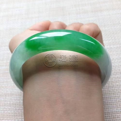 廣州平洲玉鐲批發市場好嗎 玉是真的嗎
