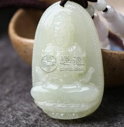 和田玉和翡翠的区别哪个更好 不妨这样选