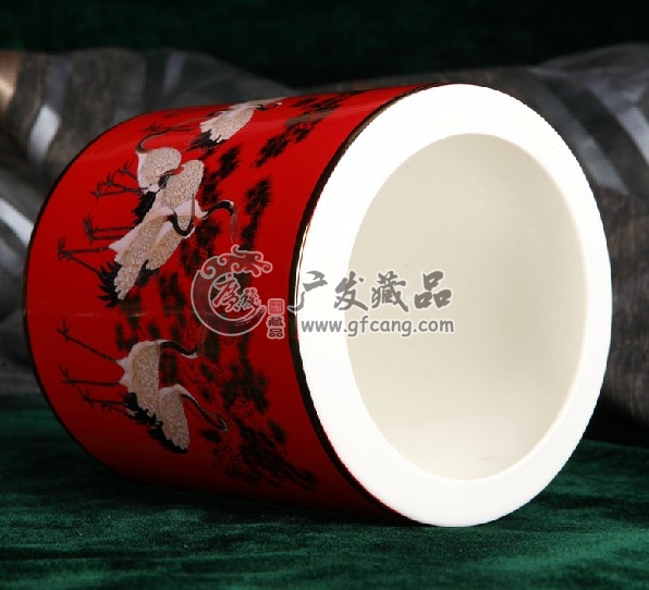 中国红瓷笔筒 松鹤图办公用品