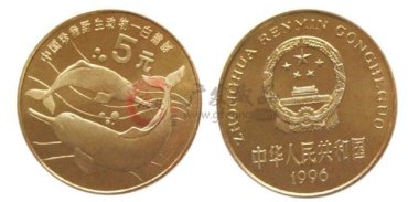 中国珍稀野生动物纪念币和自成系列的熊猫套装金币