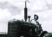 1960版1元中女拖拉機手當年駕駛什么型號的拖拉機
