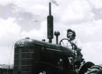 1960版1元中女拖拉机手当年驾驶什么型号的拖拉机