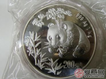 1998年熊猫银币最新价格  　