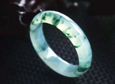 翡翠手镯佩戴的秘诀?你一定要知道! 翡翠手镯佩戴的秘诀?你一定要知道!