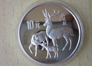 珍稀野生动物金银纪念币之梅花鹿银币背后的发行意义，呼吁保护野生动物