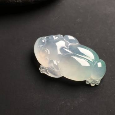 翡翠的绿色都有哪些?分别有哪些特点? 翡翠的绿色都有哪些?分别有哪些特点?