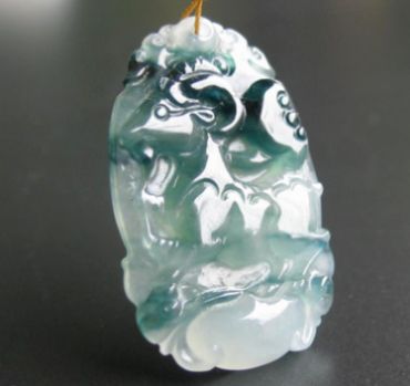 翡翠素面是什么?与雕花相信谁的价值更高? 翡翠素面是什么?与雕花相信谁的价值更高?