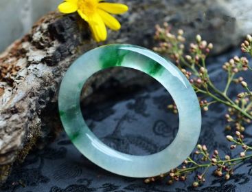 翡翠手镯价值为什么高?原因是为什么? 翡翠手镯价值为什么高?原因是为什么?