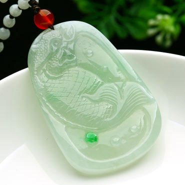阳绿翡翠和飘阳绿翡翠的区别是什么？阳绿翡翠应该如何保养？