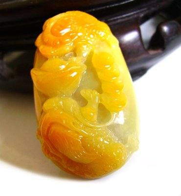 黄色翡翠有哪些不一样的特点，收藏价值如何？