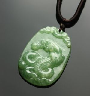 翡翠蛇有什么来历？什么人适合佩戴翡翠蛇？